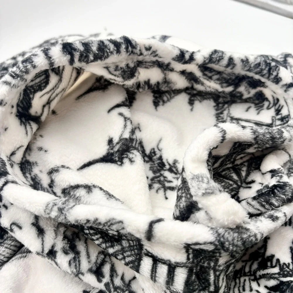North Spruce Lane‎ Oversized Soft Throw Blanket Black White Cabin Tre